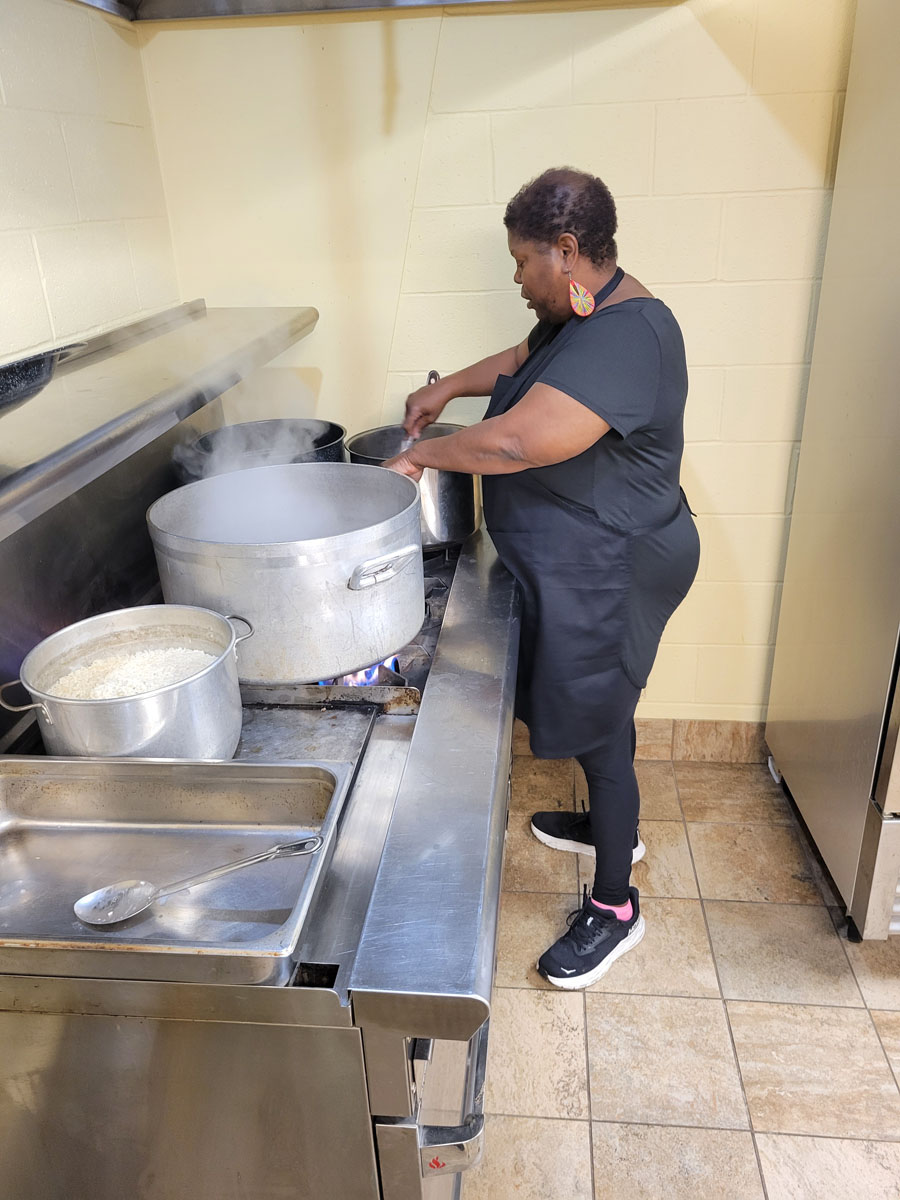 Cherice Varner cooking meals for Food for the Soul in Owensboro Kentucky